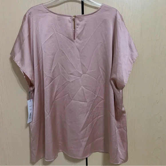 NEW Liz Claiborne Women's Short Sleeve Back Keyhole Satin Blouse Pink Plus 2X - Picture 8 of 15